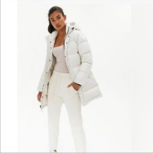 COPY - Aritzia super puff in cream size XS